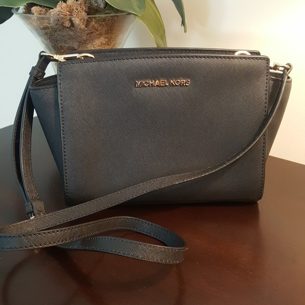 Micheal Kors Selma Crossbody bag